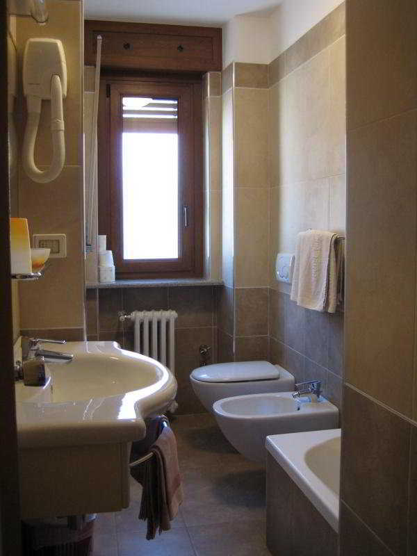 Hotel Holiday Debili Oulx Exterior foto