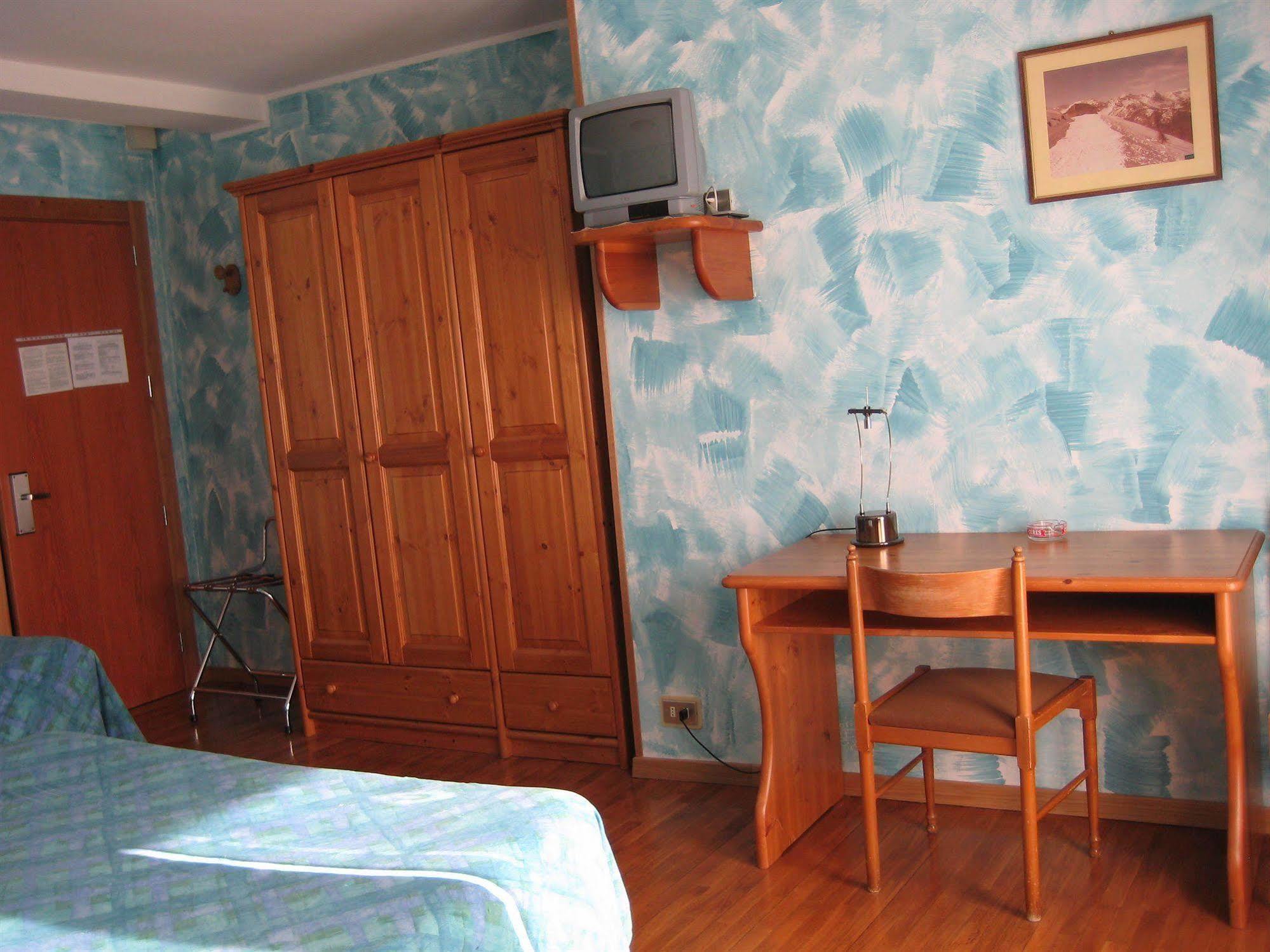 Hotel Holiday Debili Oulx Exterior foto